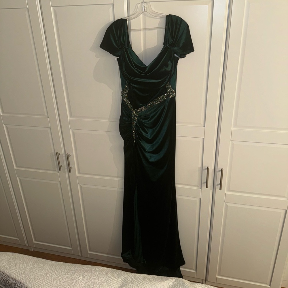 Custom gown - Picture 2 of 15